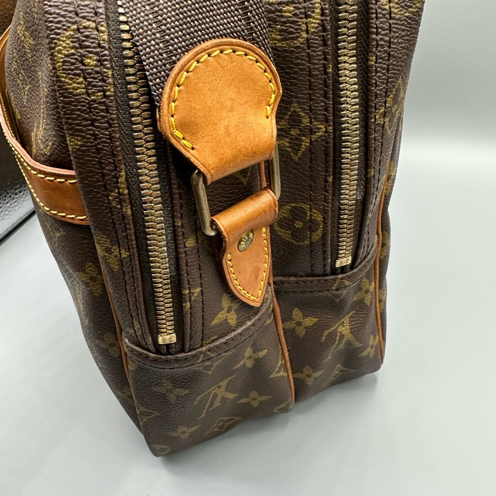 Louis Vuitton Reporter GM Monogram
Canvas Messenger Bag - Picture 3 of 13